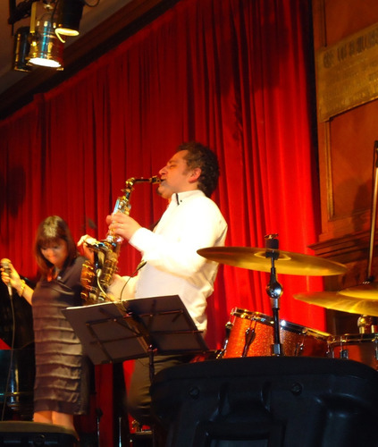Imagen 4 de 10 de Show De Saxo Música Para Eventos Sociales Y Empresariales