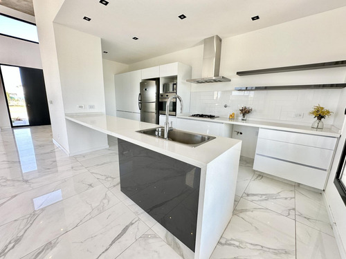 Casa En Venta 4 Ambientes En Una Planta Con Pileta - Barrio Privado San Lucas