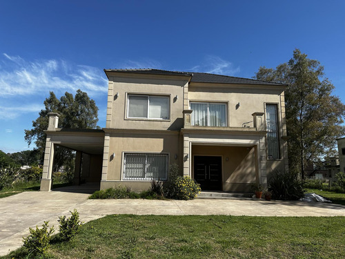 Moderna Casa En Venta Club De Campo El Moro