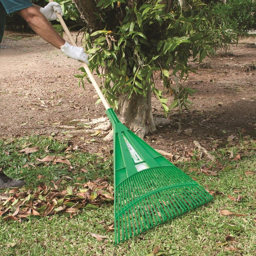 Imagem 2 de 4 de Vassoura Ancinho Verde Com Cabo Trapp Vs 7830