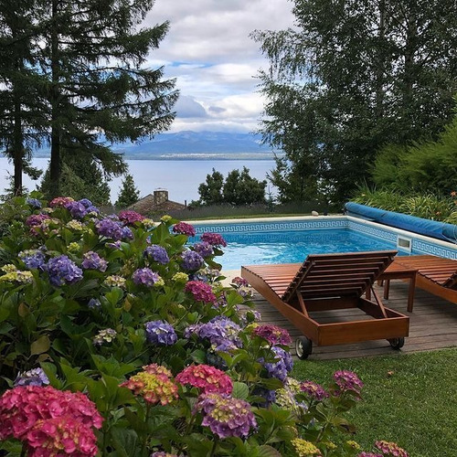 Imagen 2 de 11 de Esplendida Casa Con Pileta Y Vistas Al Lago Nahuel Huapi
