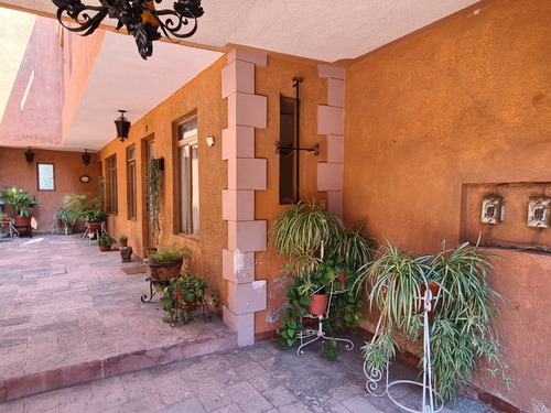 Venta De Hotel En El Centro Histórico, Con Opción A Diversos Giros Y Con Plusvalía Privilegiada, Ya Que Cuenta Con Uso Comercial Y De Servicios E Informe De Uso De Suelo Habitacional-comercial Y/o De