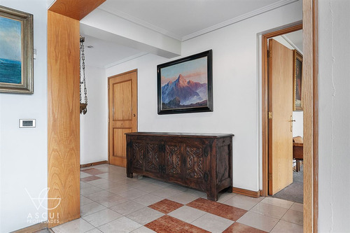 Amplio, Vista Despejada, 3 Dorm, 3 Baños, Servicios, Salita