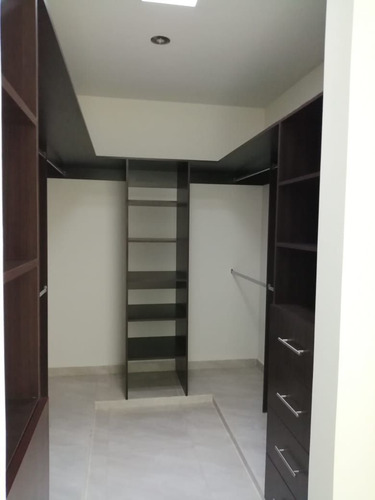 Hermosa Residencia En La Condesa Juriquilla, Estudio O 4ta Rec En Pb, Jardín,.