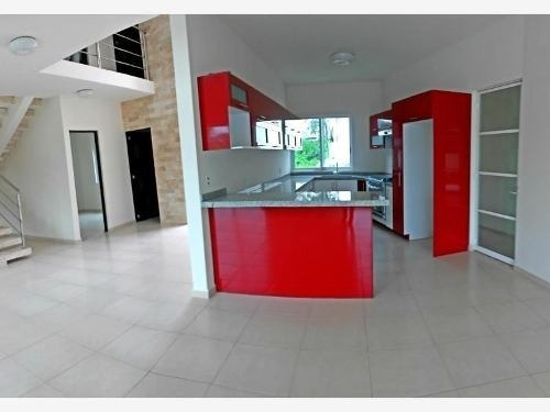 Imagen 3 de 9 de Moderna Casa Con Vista Panorámica