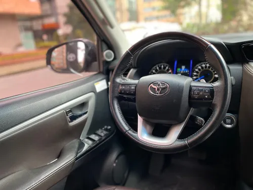 Toyota Fortuner Srv