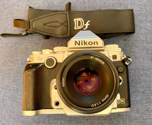Vendo Preciosa Cámara Nikon Df (oferta) (Usado)