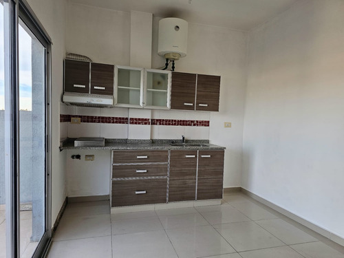 Departamento En Venta De 2 Ambientes En El Cruce Varela, Florencio Varela, Oportunidad De Inversión