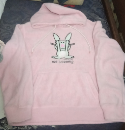 Sweater Rosado Con Figura De Conejo Y Con Gorro 