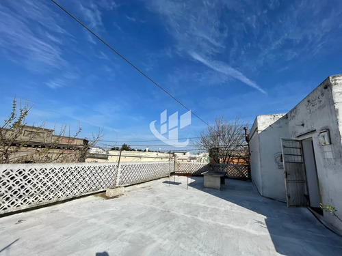 Casa En Muy Buen Estado Desarrollada En Planta Alta