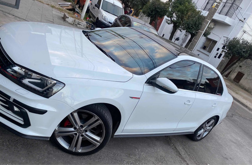 Imagen 1 de 7 de Volkswagen Vento 2.0 Tsi Gli 211cv App Connect + Nav 2017