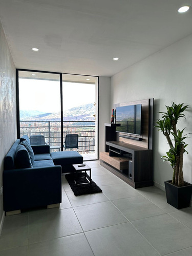 Apartamento En Venta En Medellín Loma De Los Bernal. Cod 14272