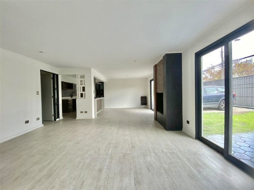 Casa En Venta De 4 Dorm. En Las Condes