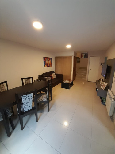 Hermoso Duplex , 2 Dormitorios , Cochera , Pileta , Quincho