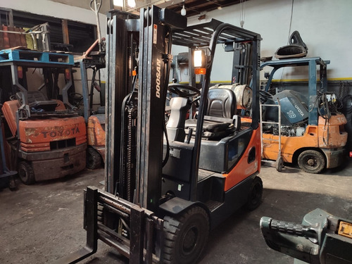 Imagen 3 de 16 de Autoelevador Doosan 1800kg Nafta/gas Motor Hyundai Torre Tri