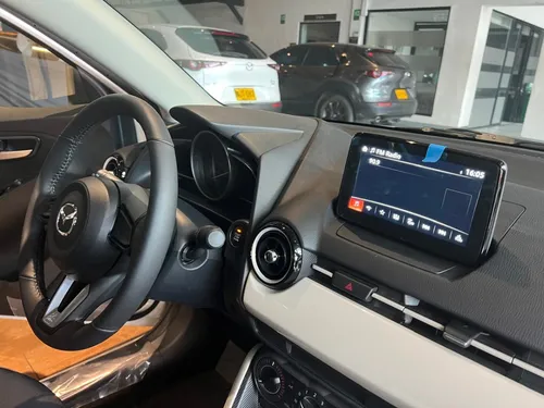 Mazda 2 Sedan Touring
