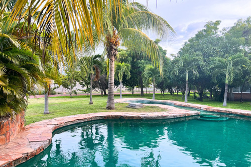 Terreno De 2,204 M² En Chiconcuac, Xochitepec, Morelos | Con Alberca Y Explanada Para Eventos