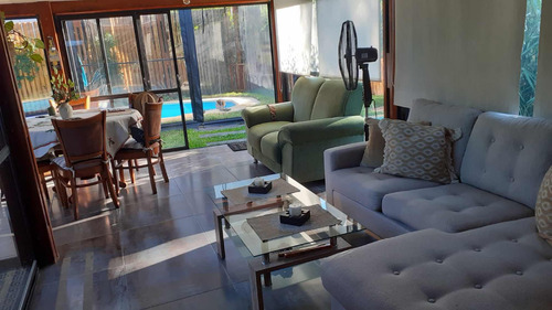 Preciosa Casa, Con Piscina Climatizada Cerrada. Bella Vista.