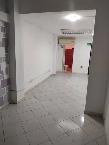 Urb La Esmeralda, Amplia Casa