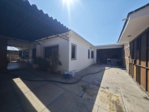 Casa En Venta En San Pedro Apatlaco De Un Nivel Con Jardín.