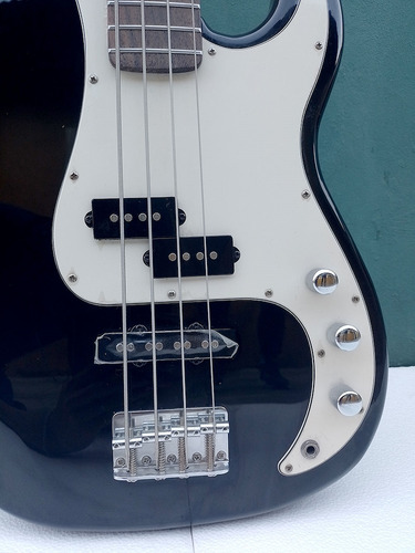 Imagen 3 de 5 de Bajo Electrico Eko Vpj-280 Bk