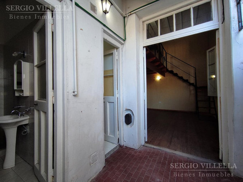 Imagen 13 de 16 de Entre Ríos Y Mendoza. Dúplex De Un Dormitorio. Pasillo.