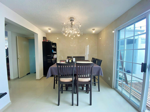 Imagen 3 de 24 de Casa En Calle Cerrada En Venta En Lomas Del Olivo