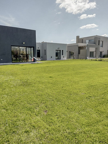 Imagen 8 de 10 de Alquiler Anual Casa 5 Ambientes, En Los Talas Canning