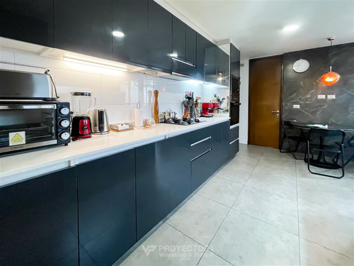 Casa En Arriendo De 5 Dorm. En Colina