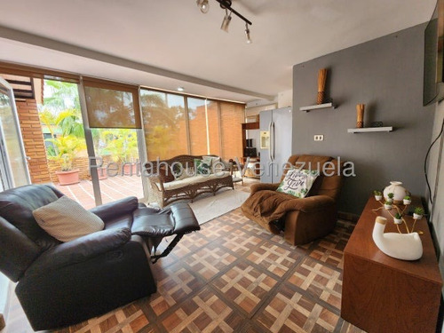 Daniela Linarez Vende Casas Exclusiva En Extraordinaria Zona Al Este De Barquisimeto Posee 4 Niveles En Impecables Condiciones Con Todas Las Comodidades Que Buscas, Visitala!