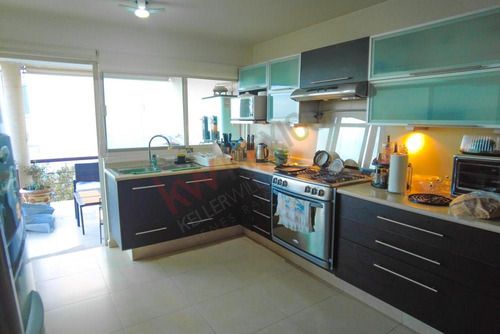 ¡encantadora Casa En Venta Con Amplio Jardín Y Excelente Vista Al Lago En Lomas De Gran Ja...