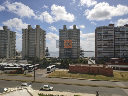 Edificio De Lujo, A Metros A La Mansa Y De La Brava- Ref: 2135