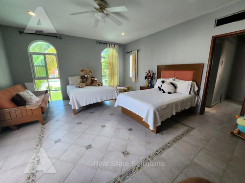 Casa En Venta 4 Recámaras, Amueblada, Piscina, Estudio Tv, Res. Campestre, Cancún