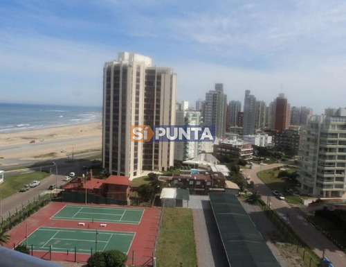 Imagen 2 de 25 de A Pasos Del Mar