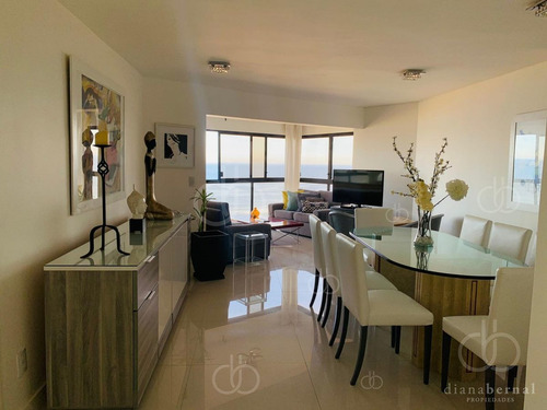 Imagen 1 de 28 de Venta De Apartamento De 2 Dormitorios En Torre Cristal Punta Del Este