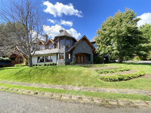Casa En Venta De 6d En Condominio Los Cantaros. En Temuco