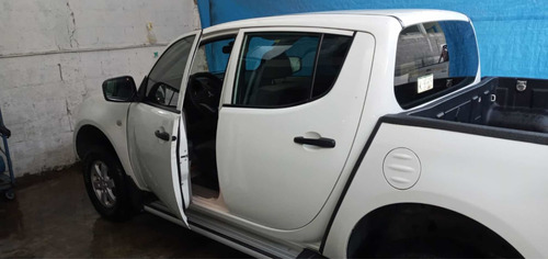 Imagen 15 de 15 de Mitsubishi L200 2014 2.4 Cabina Doble 4x2 Mt
