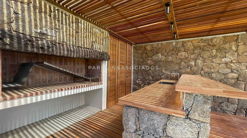 Imagen 28 de 30 de Venta De Espectacular Casa De 4 Dormitorios En Pueblo Mio