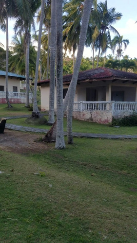 Vendo Hotel/resort Con Playa Privada De 81 Habitaciones En Samaná, República Dominicana
