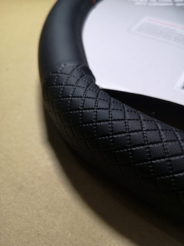 Imagen 3 de 7 de Cubrevolante Para Auto Base Plana Negro Tramado Funda 38cm