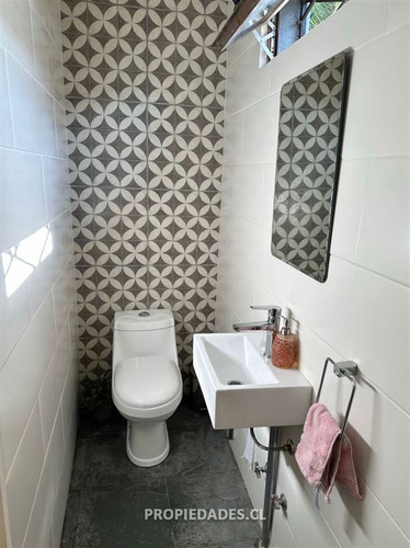 Casa En Venta De 5 Dorm. En Ñuñoa