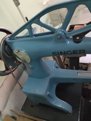 Máquina De Coser Singer 29k71 Remendona De Zapato Cromada Azul Acero (Usado)