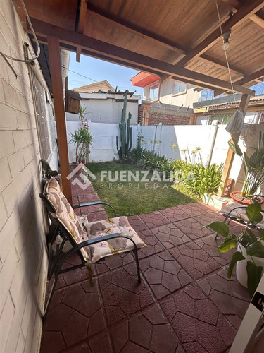 Casa En Venta De 4 Dorm. En Pudahuel