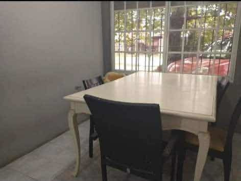Casa De Tres Habitaciones Y Terraza