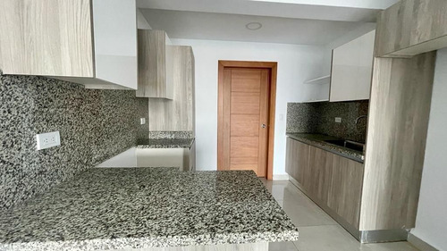 Apartamento En Alquiler En Bella Vista De 3 Habitaciones