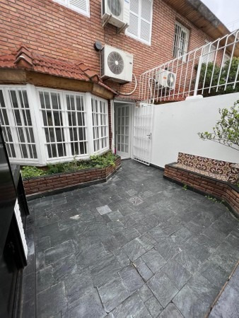 Imagen 10 de 29 de Hermosa Casa Tipo Ph 5 Amb Con Patio Y Parrilla En Flores