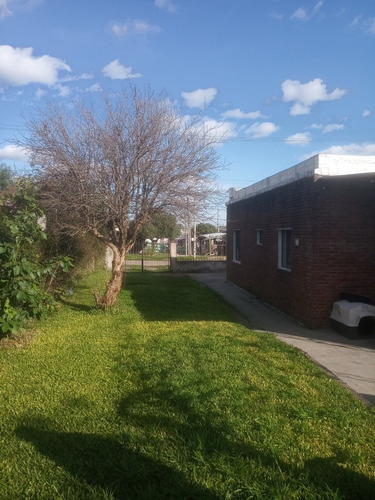Casa Muy Prolija Con Amplio Terreno