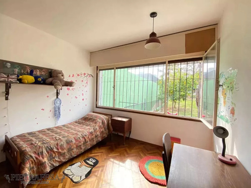 2 Casas En Venta Con Renta, 4 Dormitorios, 3 Baños, Garaje Y Fondo- Avenida Cataluña- Parque Batlle