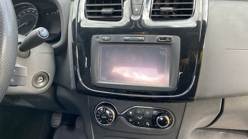 Imagen 14 de 16 de Renault Logan Exclusive 1.6