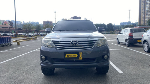 Imagen 3 de 25 de Toyota Fortuner